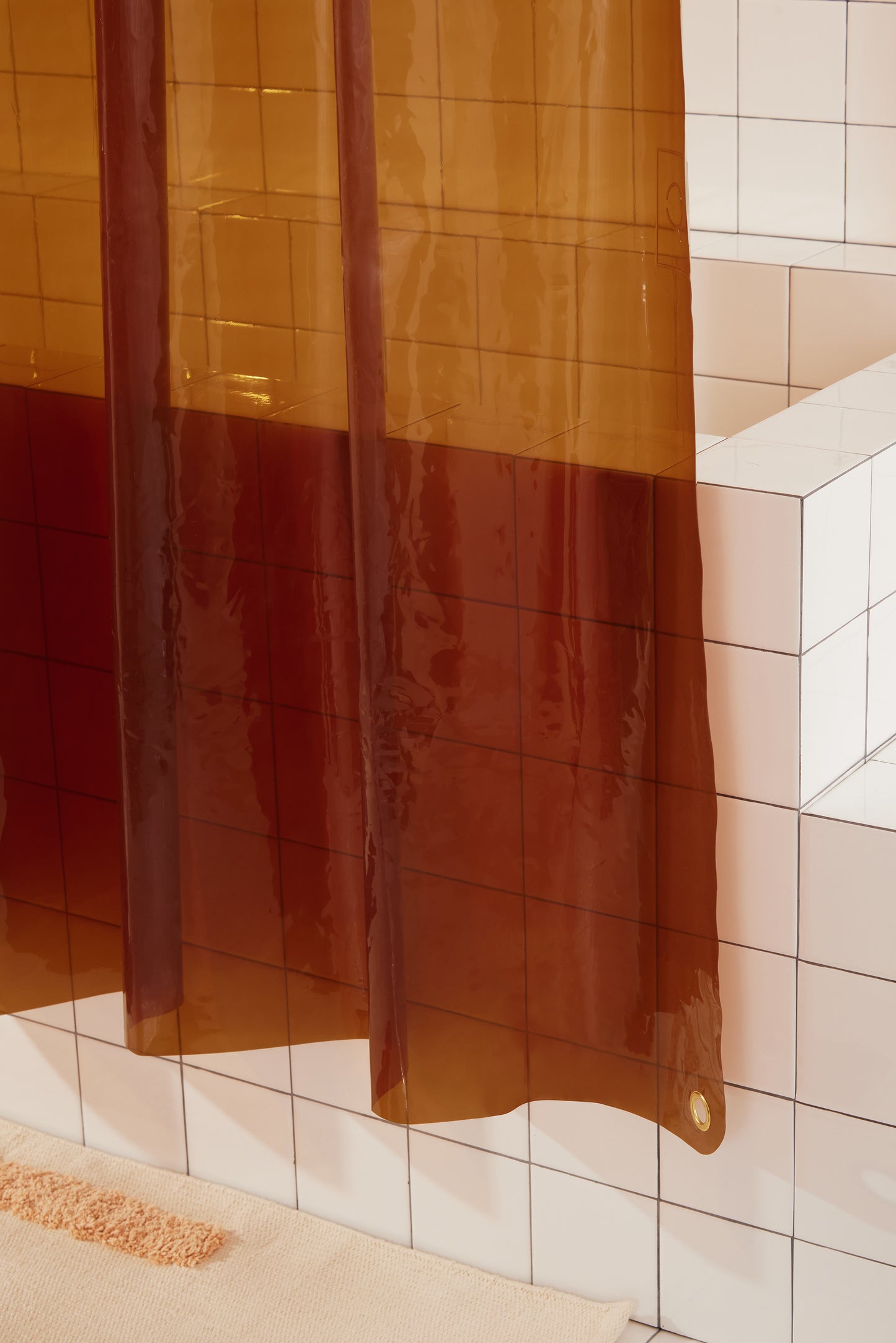 Sun Shower Honey detail view of front corner