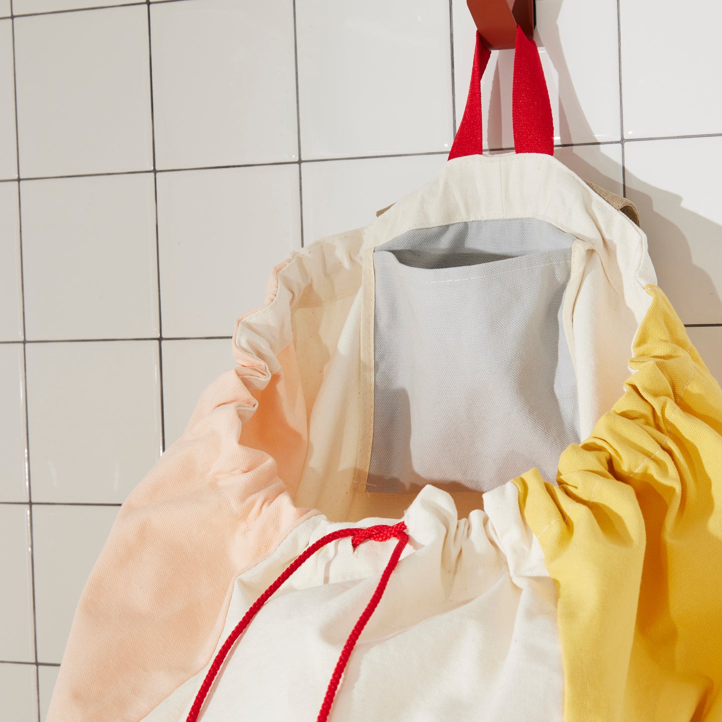 Re:Canvas Laundry Bag Clay detail view of inside pocket