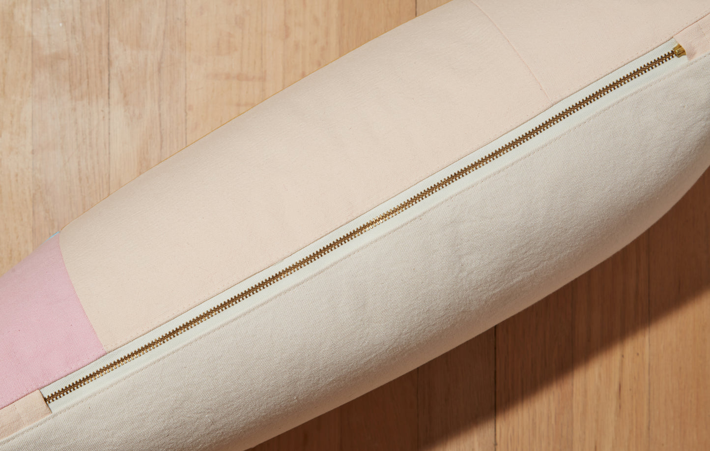 Re:Canvas Arco Canyon Lumbar Pillow detail view of zipper