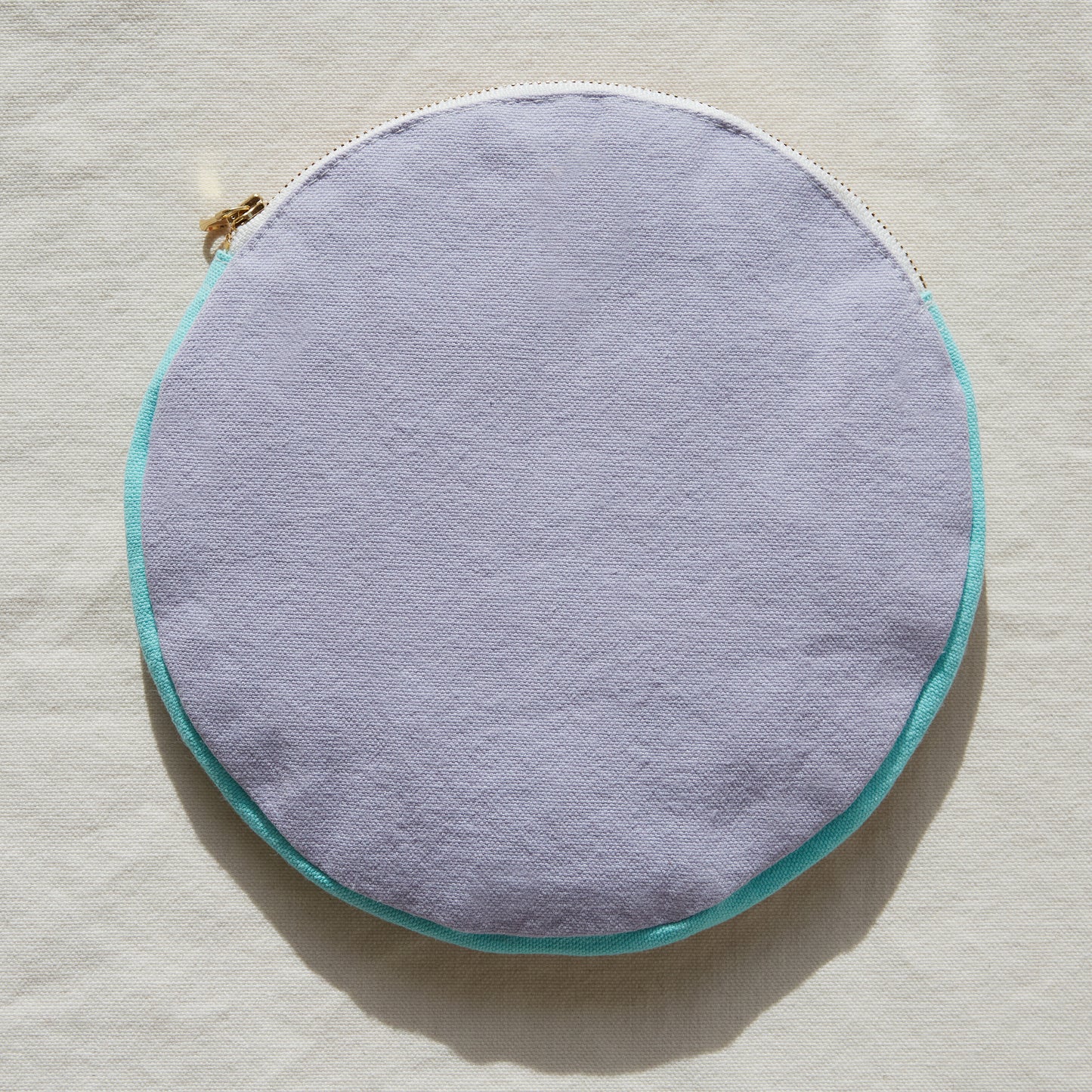 Re:Canvas Circle Pouch High back view
