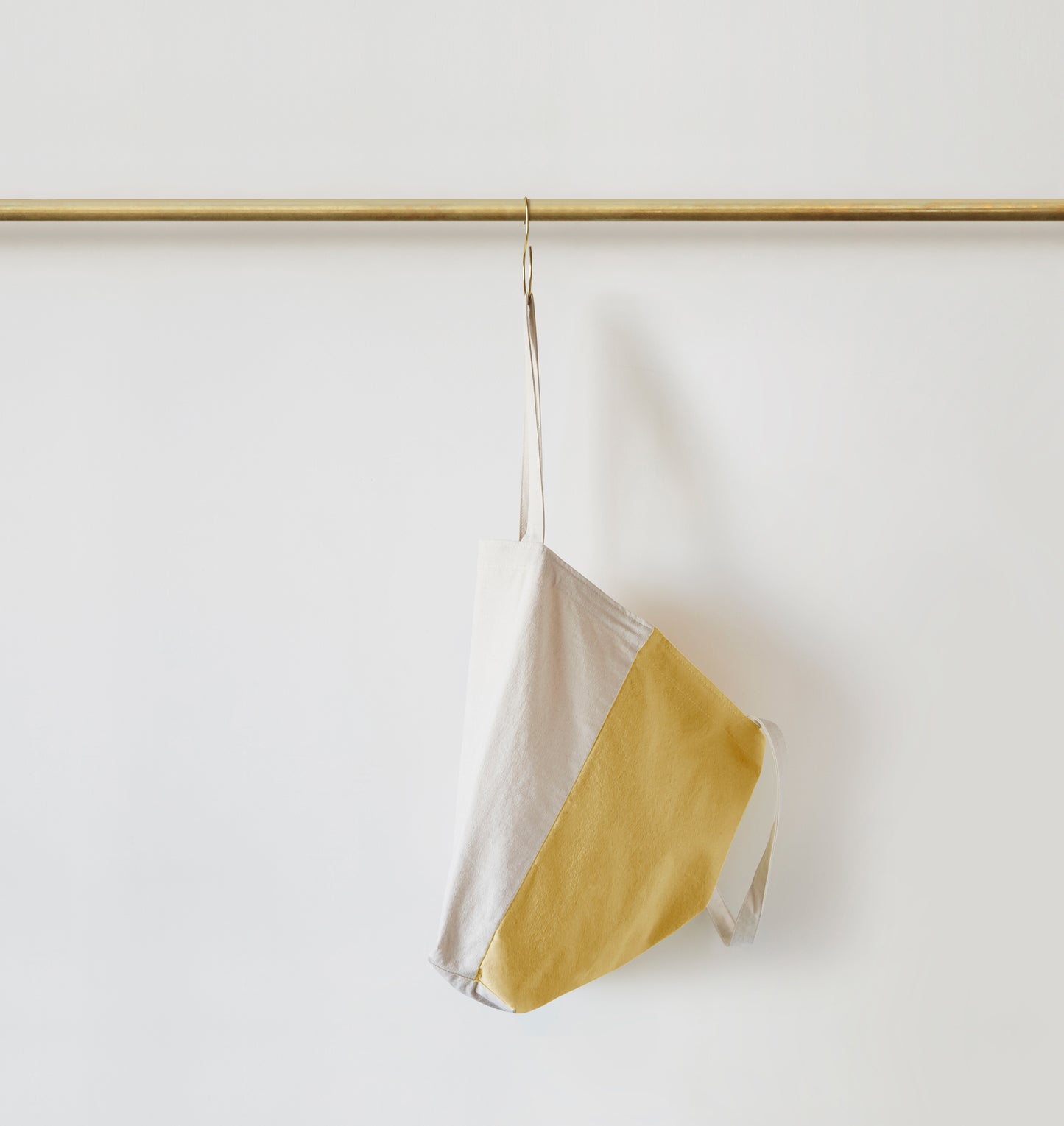 Re:Canvas Tote Canyon side view hanging on rod