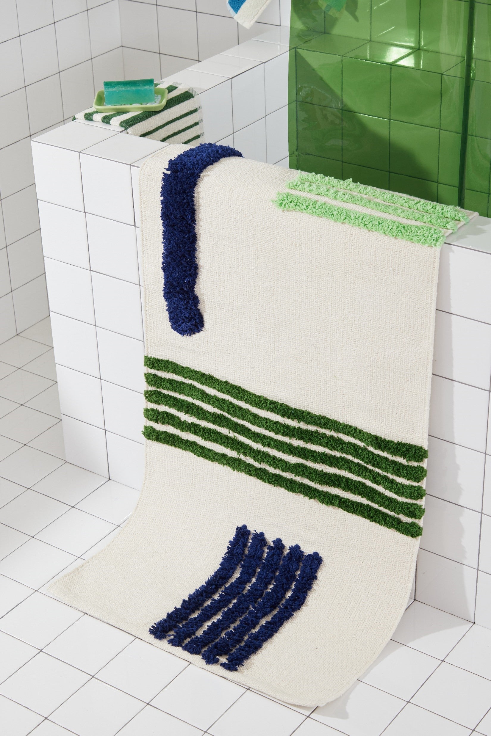 Reyes Pine runner draped on side of the bath tub touching the floor