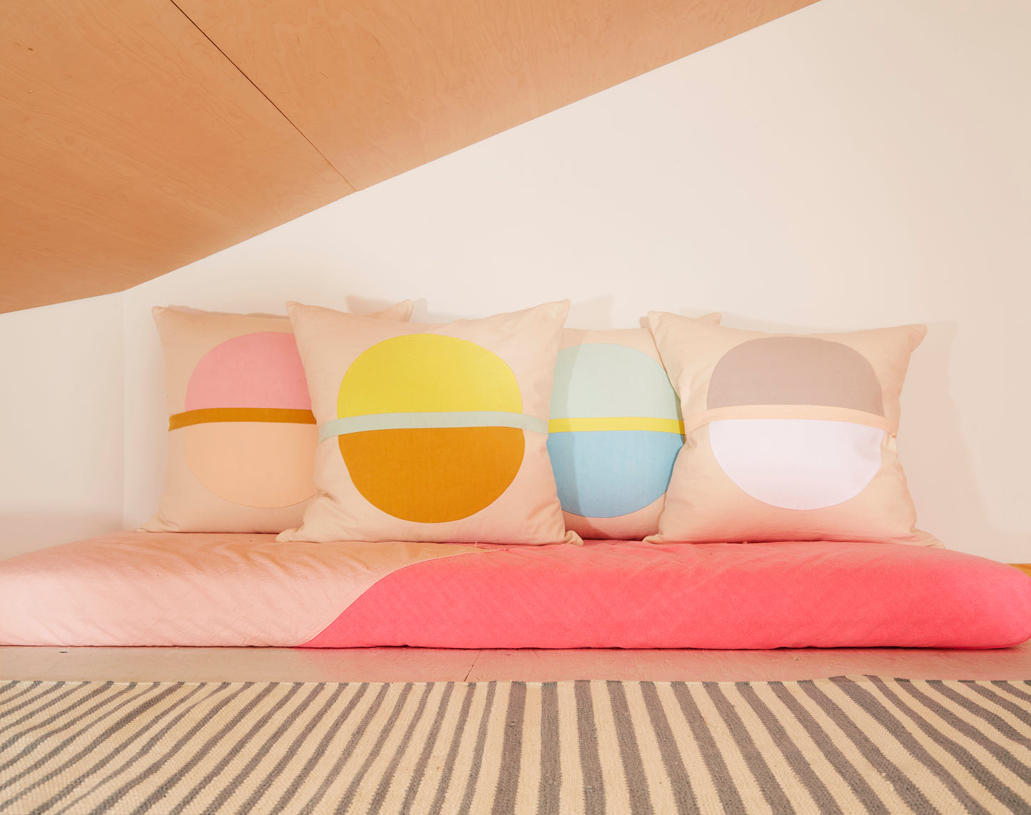 Re:Canvas Arco High Square Pillow
