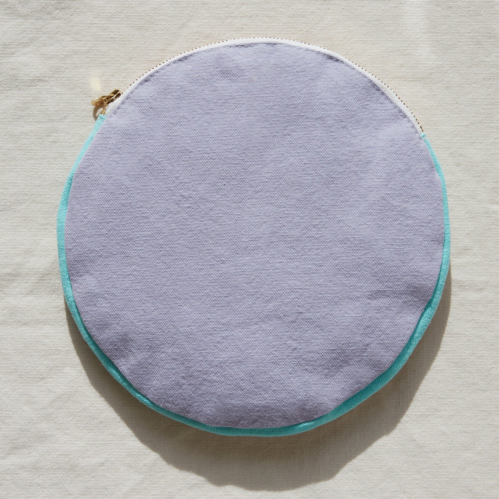 Re:Canvas Circle Pouch High back view